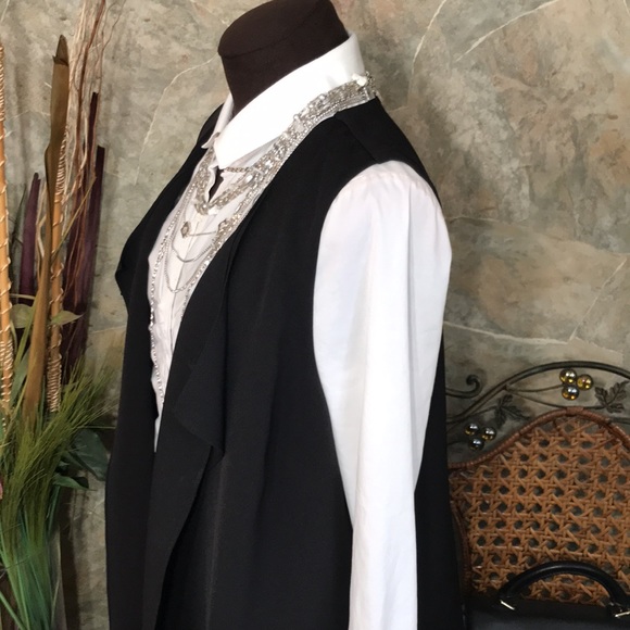 Simply Emma. 🌹 Stunning Deep rich black double layered long vest. - Picture 10 of 11